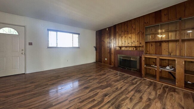 Building Photo - HUGE PRICE REDUCTION! Charming 4 Bedroom 2...