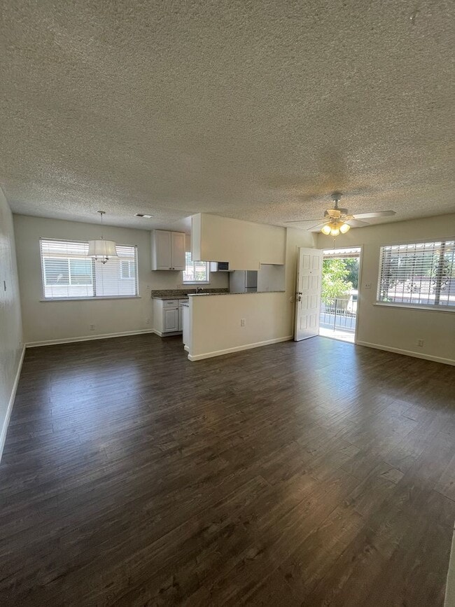 Foto del edificio - Lovely 2 Bedroom /  1 Bathroom for rent $2...
