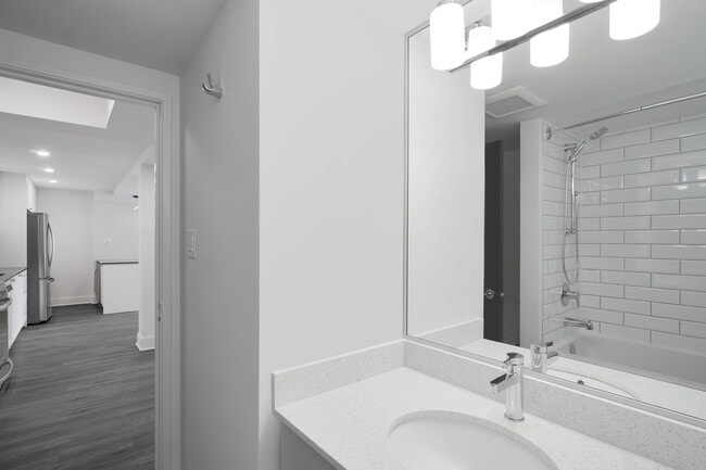 Photo du bâtiment - 2222 Bellevue Avenue