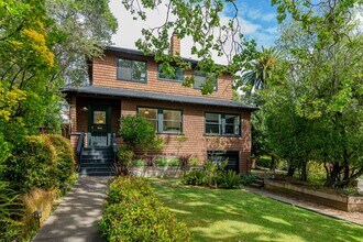 Building Photo - 25 Sycamore Ave
