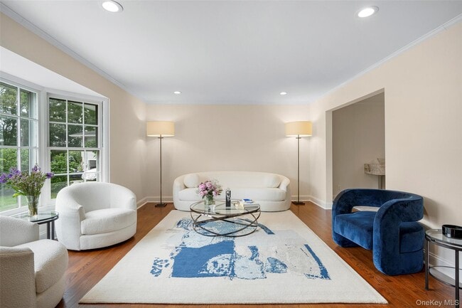 Building Photo - 6 Trails End