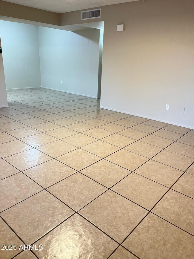 Foto del edificio - 6010 W Augusta Ave