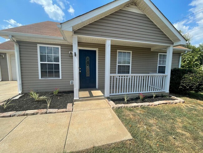 Foto del edificio - 3 Bedroom 2 Bath Home For Rent Near 101st!