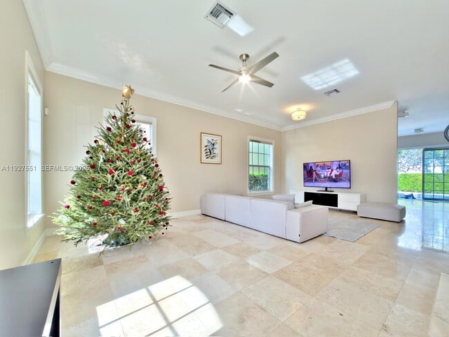 Foto del edificio - 1317 SW 23rd St