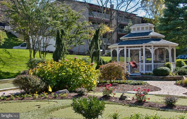 Building Photo - 11 Over Ridge Ct