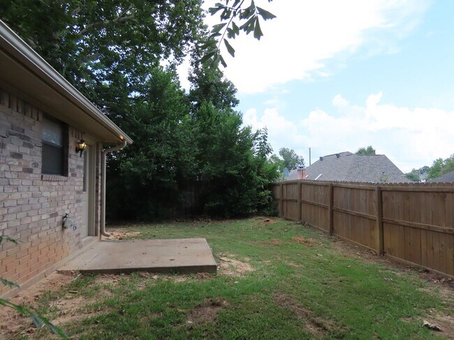 Building Photo - Whitehouse ISD -3 Bedroom, 2 Bath Duplex