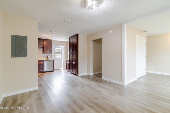 Foto del edificio - 10036 Delano Dr N