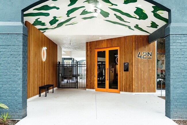 Building Photo - 42N