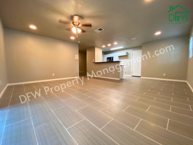 Foto del edificio - Charming 4 Bedroom 2 Bathroom Home on a Corner Lot in Fort Worth!