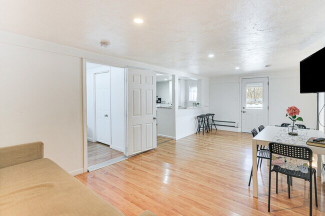 Foto del edificio - 815 Donata Rd