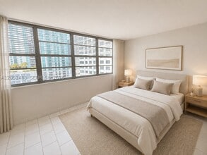 Building Photo - 905 Brickell Bay Dr