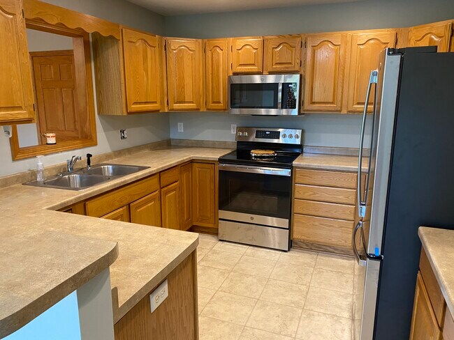 Kitchen - 2535 Deerfield Dr