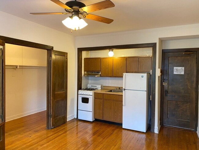 Interior Photo - 2256 N. Cleveland
