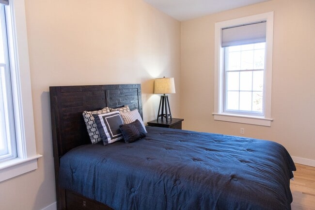 Building Photo - Putnam Block Hotel - One Bedroom Apartment...