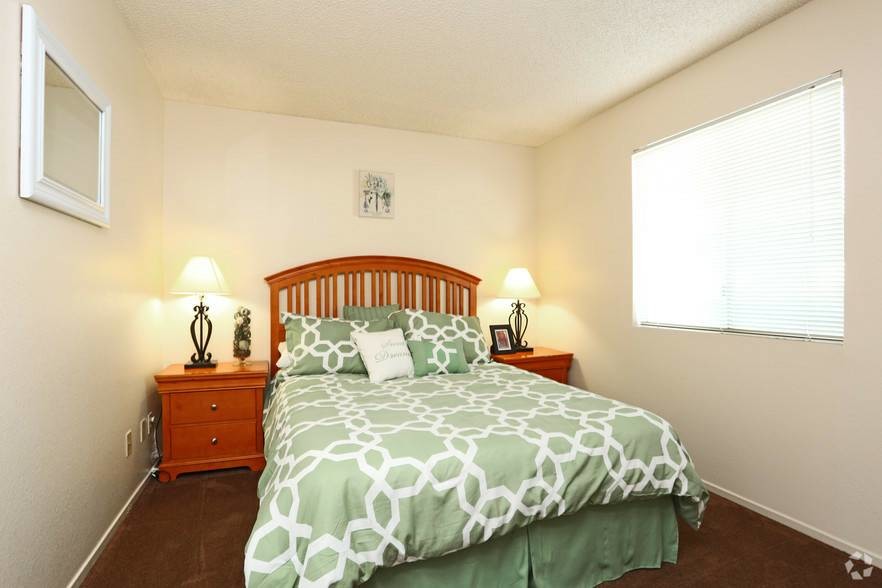 Master Bedroom - 5010 W Douglas Ave