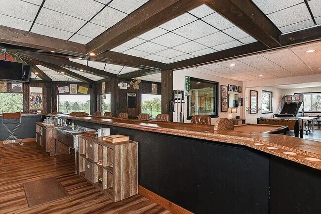 Building Photo - 30824 Olde Hawkeye Rd