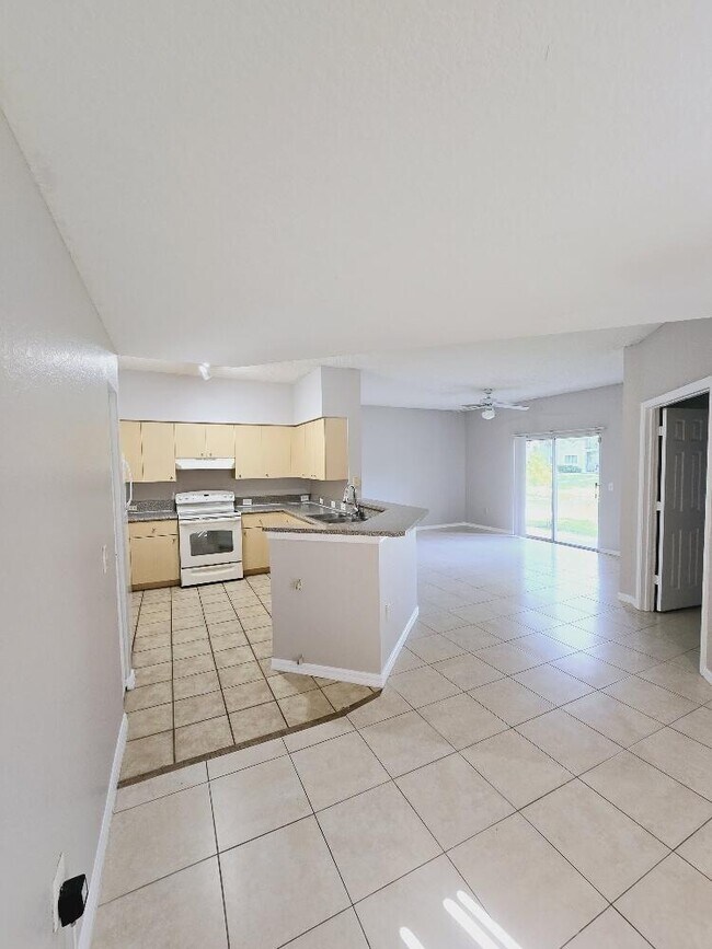 Foto del edificio - 320 Crestwood Cir