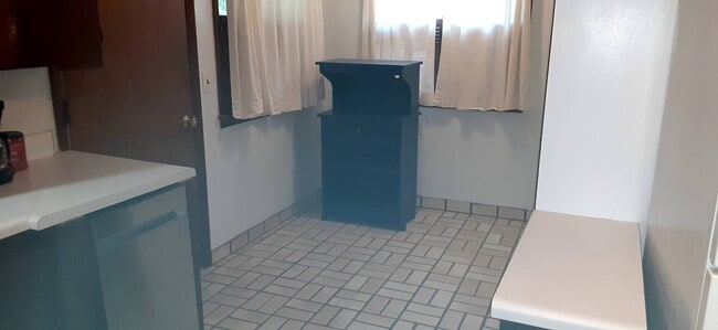 Microware cart - 43 Harmony Ln