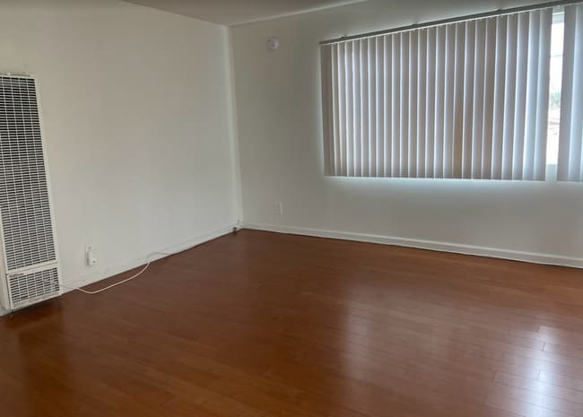 Living Room - 717 Palms Blvd