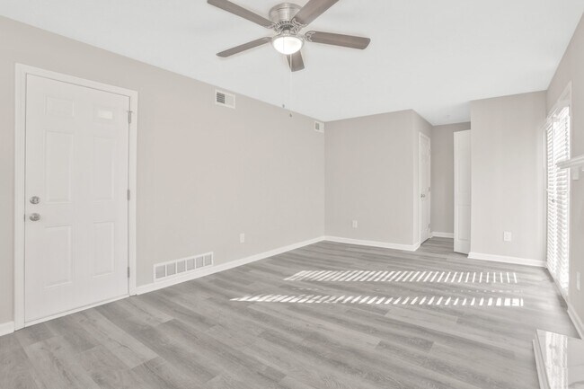 Building Photo - 5151 Selene Dr