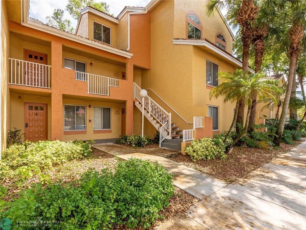 Primary Photo - 1176 Coral Club Dr