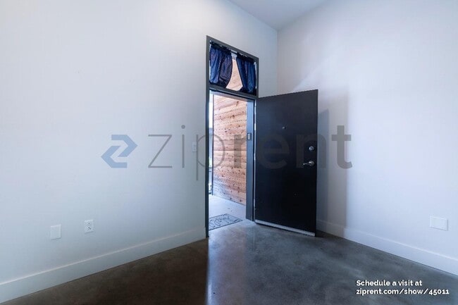 Building Photo - Unit 208