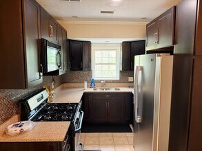 Building Photo - 18 Lake Shore Terrace