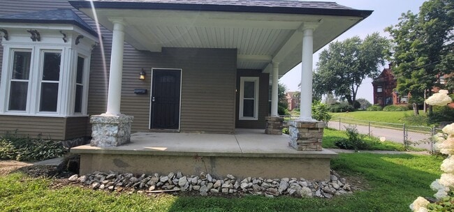 Building Photo - 615 N 22nd St