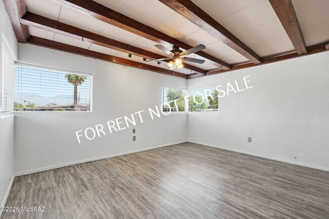Foto del edificio - 5626 E 4th St