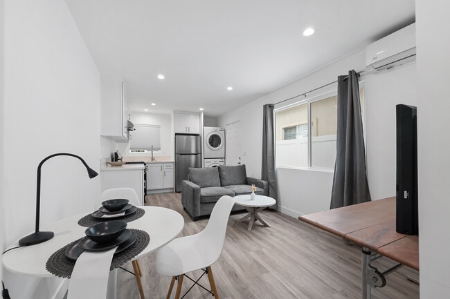 Building Photo - 18017 Collins St