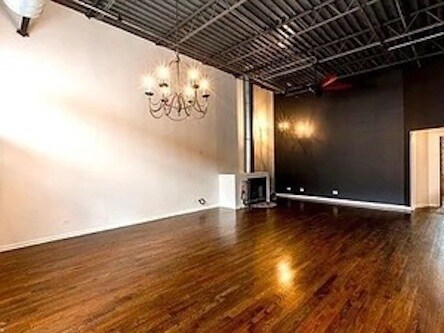 Foto del edificio - 312 N May St