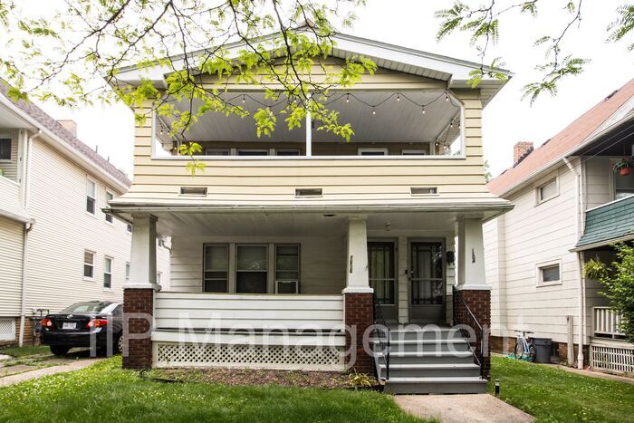 Primary Photo - Gorgeous 2 Bedroom Up Unit in Lakewood!