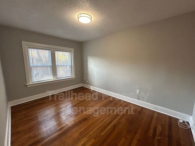 Building Photo - 5049 Wyandotte St