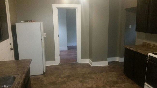Building Photo - 3 br, 1 bath Apartment - 38 Quimby St NE