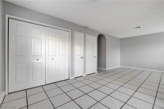 Building Photo - 5270 Carriellen Ln