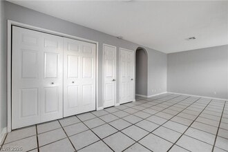 Building Photo - 5270 Carriellen Ln