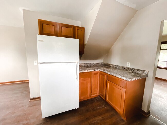 Building Photo - 3 Bedroom House