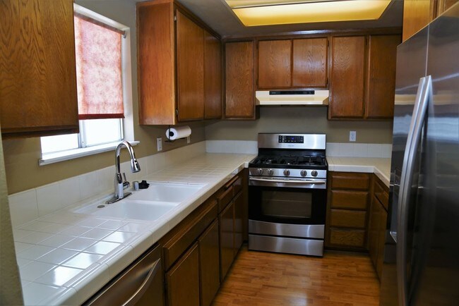 Foto del edificio - 26107 Frampton Ave