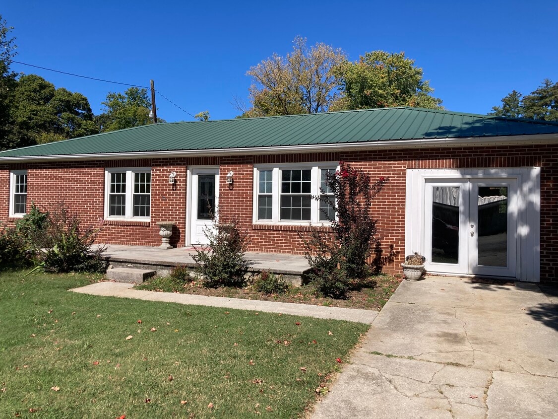 1128 W 4th N St, Morristown, TN 37814 House Rental in Morristown, TN