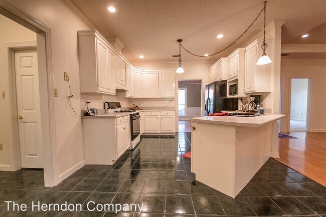 Building Photo - 4 br, 2 bath House - 2 Lauries Pointe