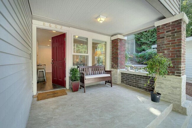 Foto del edificio - 8602 Ravenna Ave NE