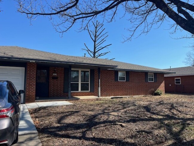 Building Photo - Brick 3 Bedroom with a 22 X 36 Shop!