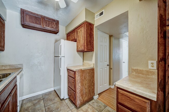 Building Photo - 6056 Northwest Expy