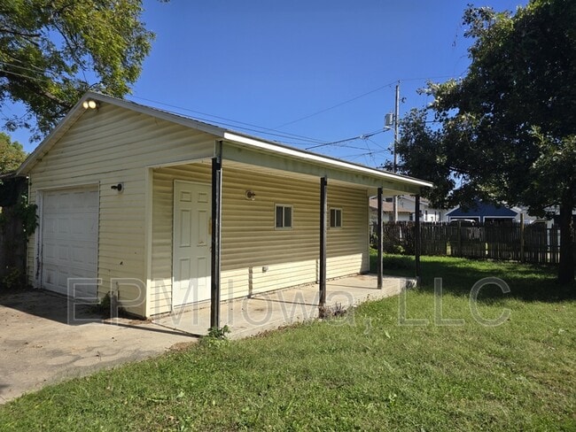 Building Photo - 330 Cutler St