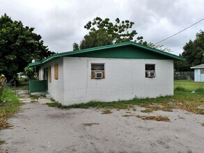Building Photo - 1405 Edgewood Terrace