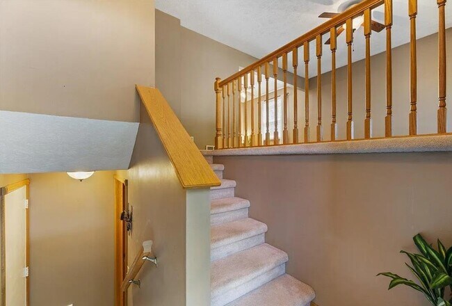Foto del edificio - 9374 Maplewood Blvd
