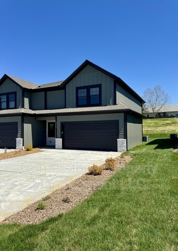 Foto principal - 8359 Valley Spring Dr