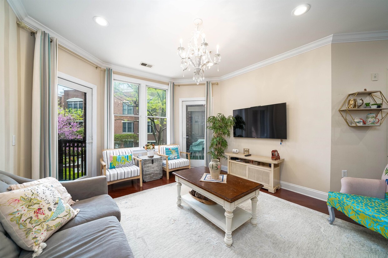 Primary Photo - 126 Dudley St