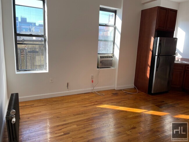 Building Photo - 526 Lafayette Ave