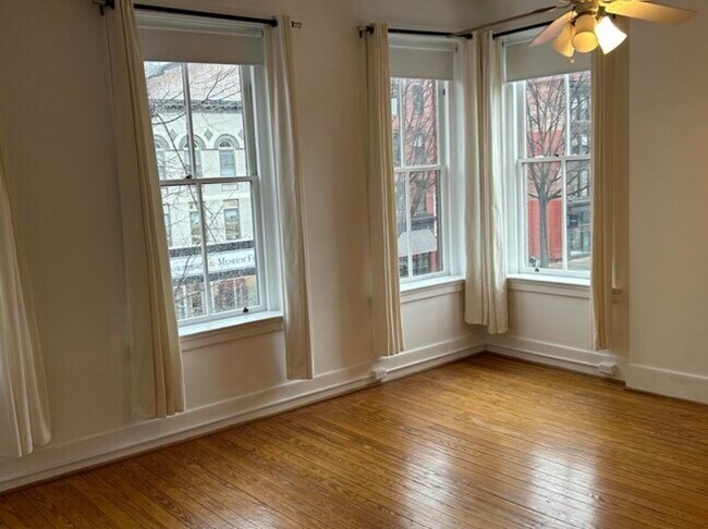 Building Photo - 228 W Broad St